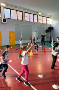 Alunni di Terza durante una lezione di Ed. Fisica.